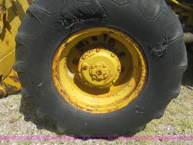 image for item J2771 Versatile Bronco wheel loader