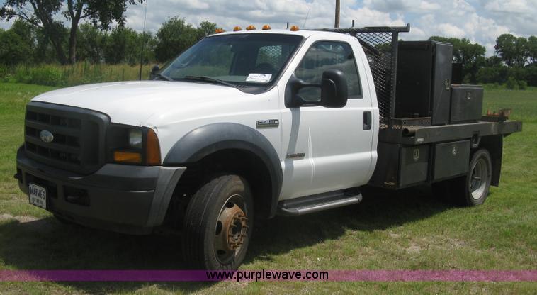 image for item J2776 2007 Ford F450 Super Duty XL flatbed truck