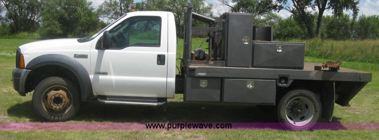 image for item J2776 2007 Ford F450 Super Duty XL flatbed truck