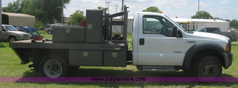 image for item J2776 2007 Ford F450 Super Duty XL flatbed truck