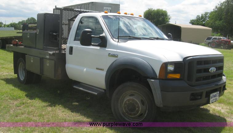 image for item J2776 2007 Ford F450 Super Duty XL flatbed truck