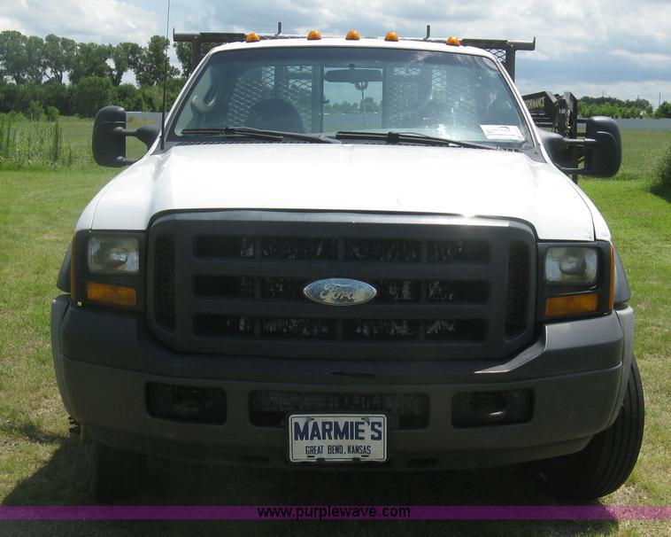 image for item J2776 2007 Ford F450 Super Duty XL flatbed truck