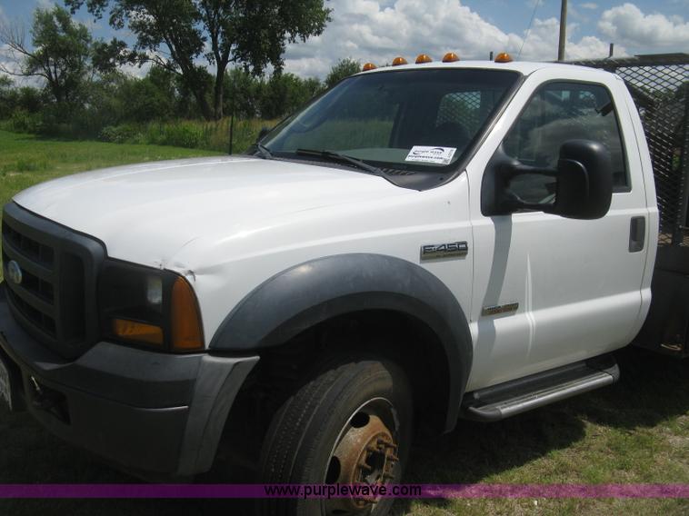 image for item J2776 2007 Ford F450 Super Duty XL flatbed truck