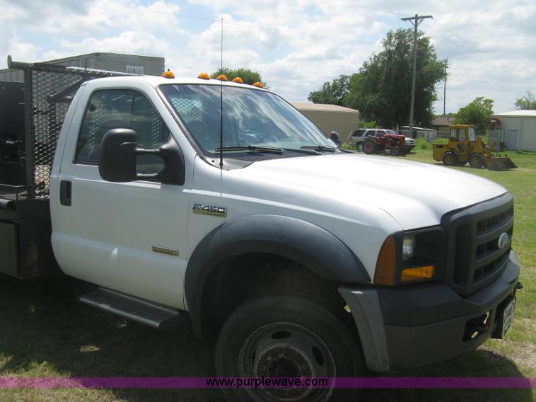 image for item J2776 2007 Ford F450 Super Duty XL flatbed truck