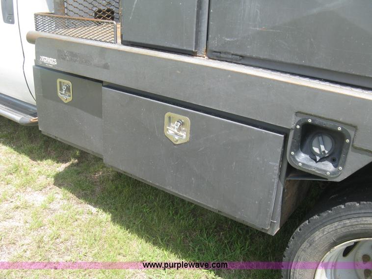 image for item J2776 2007 Ford F450 Super Duty XL flatbed truck