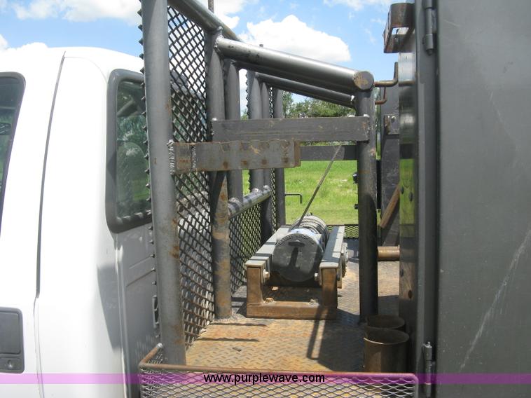 image for item J2776 2007 Ford F450 Super Duty XL flatbed truck
