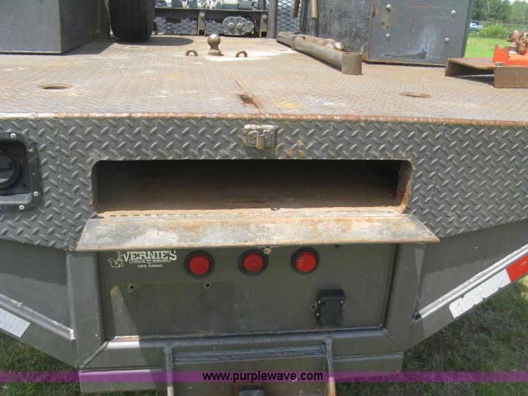 image for item J2776 2007 Ford F450 Super Duty XL flatbed truck