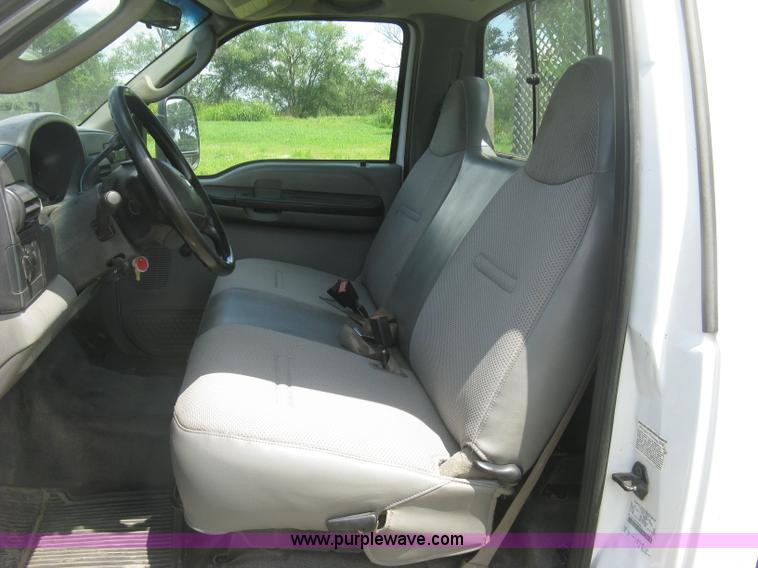 image for item J2776 2007 Ford F450 Super Duty XL flatbed truck