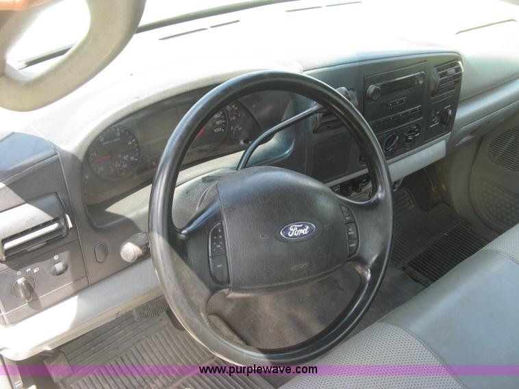 image for item J2776 2007 Ford F450 Super Duty XL flatbed truck