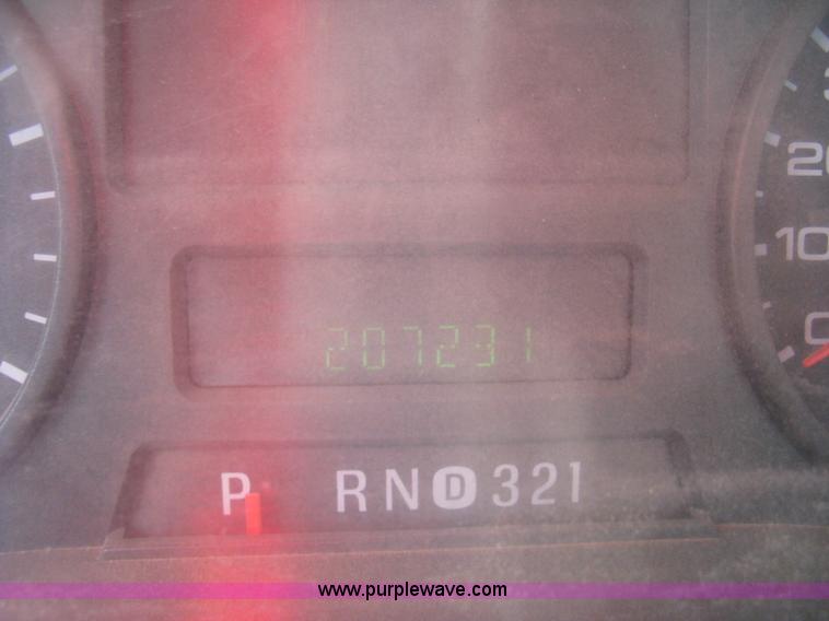 image for item J2776 2007 Ford F450 Super Duty XL flatbed truck