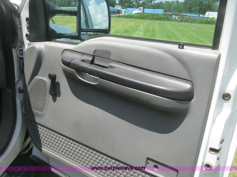 image for item J2776 2007 Ford F450 Super Duty XL flatbed truck