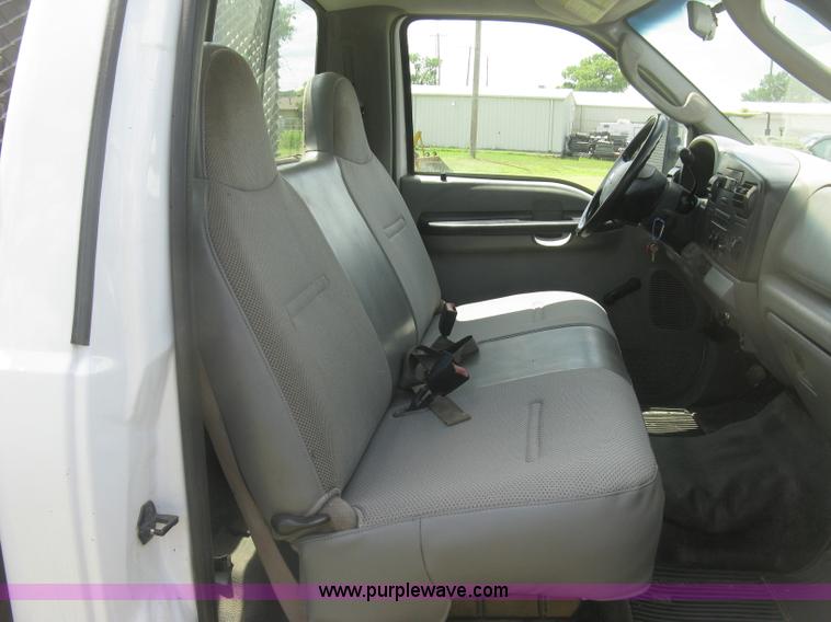 image for item J2776 2007 Ford F450 Super Duty XL flatbed truck