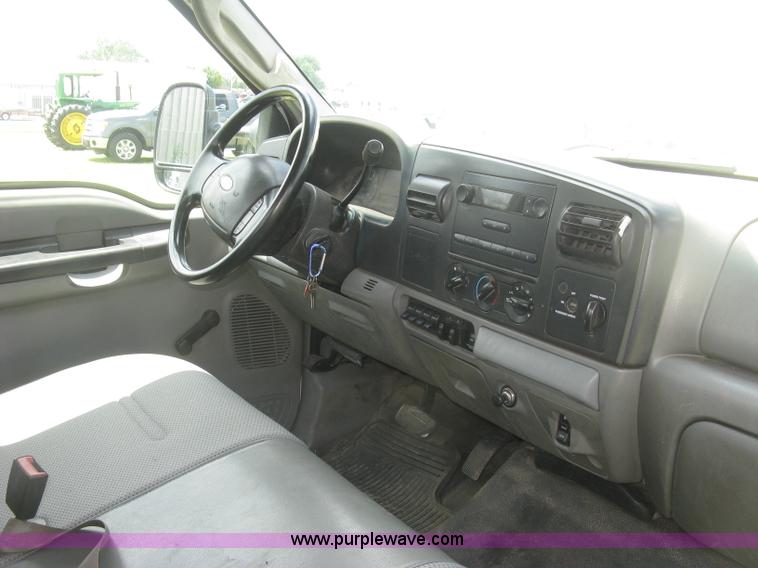 image for item J2776 2007 Ford F450 Super Duty XL flatbed truck