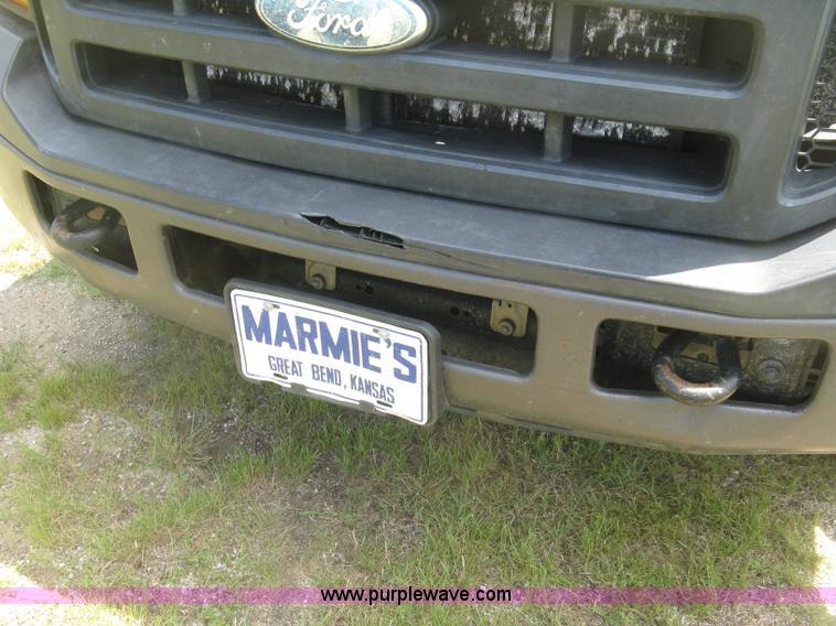 image for item J2776 2007 Ford F450 Super Duty XL flatbed truck