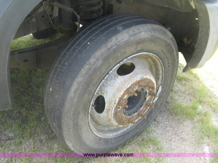 image for item J2776 2007 Ford F450 Super Duty XL flatbed truck