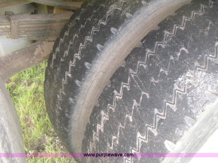 image for item J2776 2007 Ford F450 Super Duty XL flatbed truck