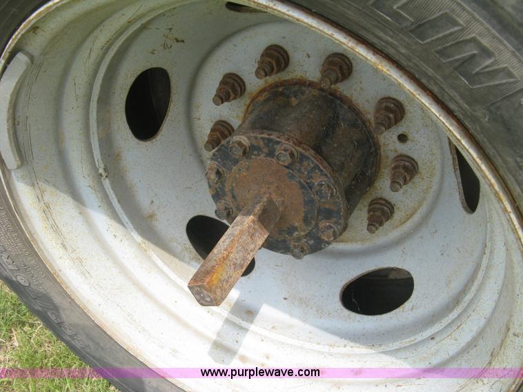 image for item J2776 2007 Ford F450 Super Duty XL flatbed truck