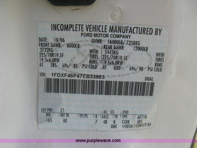 image for item J2776 2007 Ford F450 Super Duty XL flatbed truck