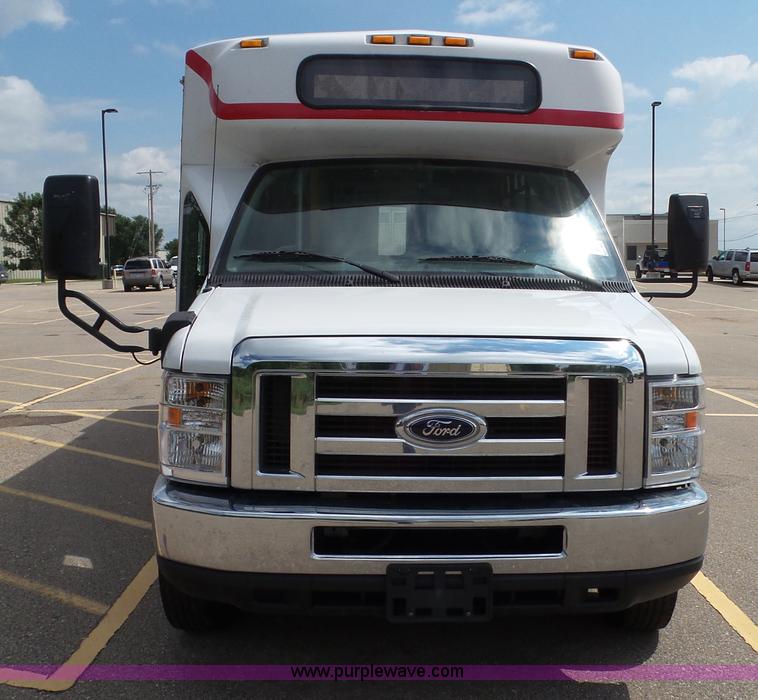 image for item J4037 2010 Ford E450 Super Duty shuttle bus