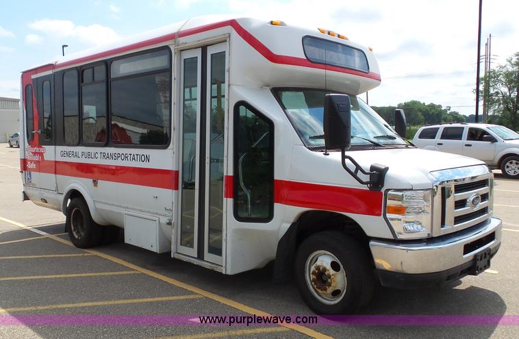 image for item J4037 2010 Ford E450 Super Duty shuttle bus