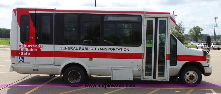 image for item J4037 2010 Ford E450 Super Duty shuttle bus