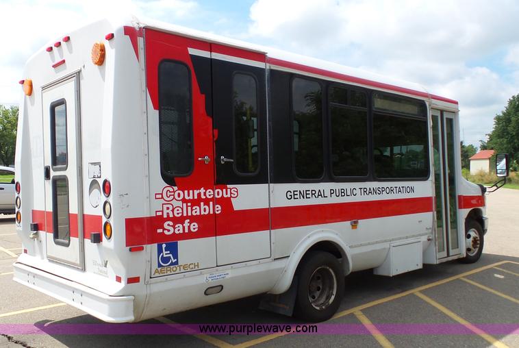 image for item J4037 2010 Ford E450 Super Duty shuttle bus