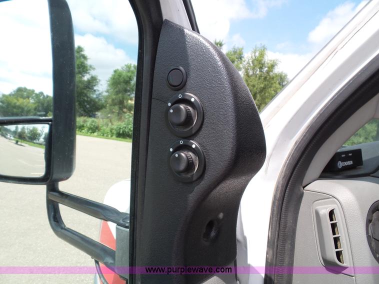 image for item J4037 2010 Ford E450 Super Duty shuttle bus