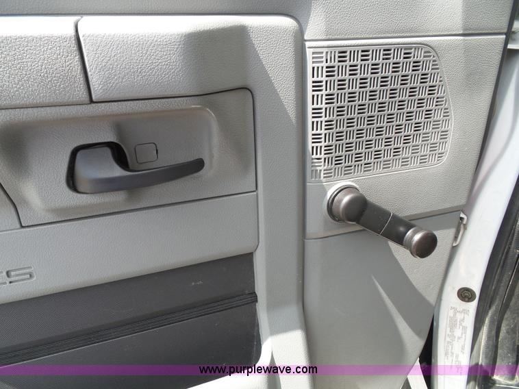 image for item J4037 2010 Ford E450 Super Duty shuttle bus