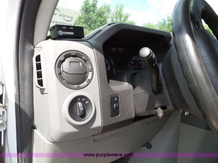 image for item J4037 2010 Ford E450 Super Duty shuttle bus