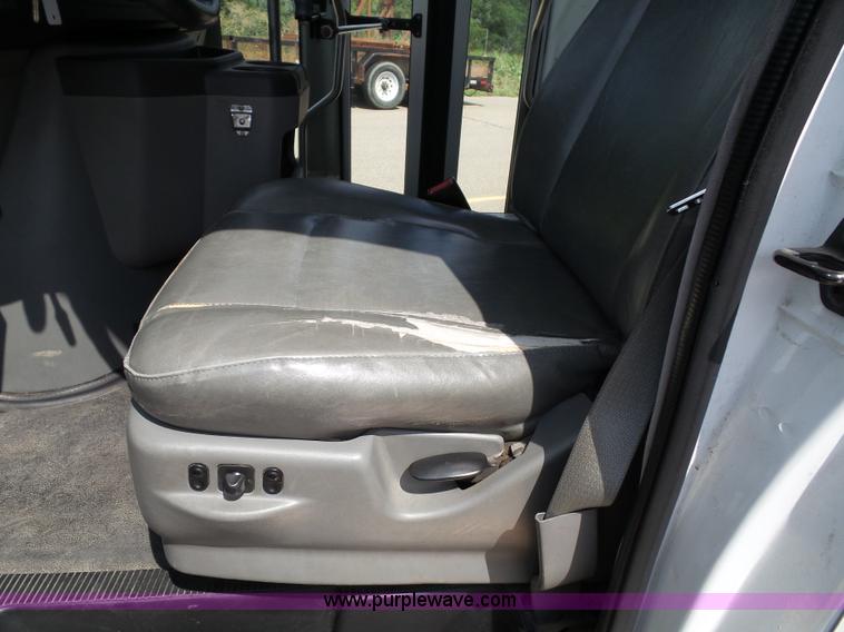 image for item J4037 2010 Ford E450 Super Duty shuttle bus