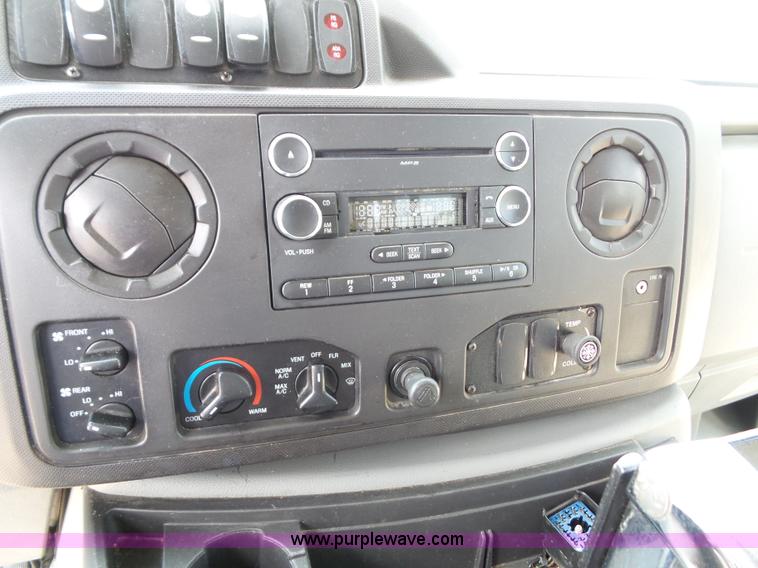 image for item J4037 2010 Ford E450 Super Duty shuttle bus