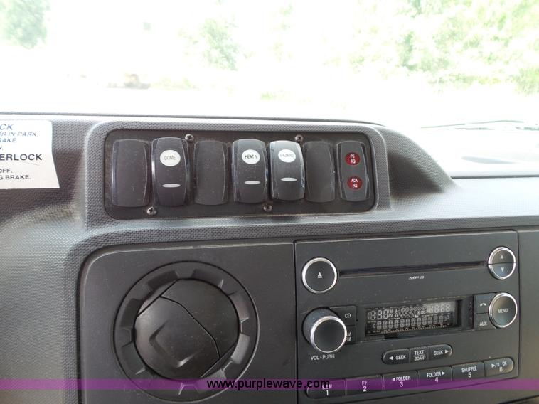 image for item J4037 2010 Ford E450 Super Duty shuttle bus
