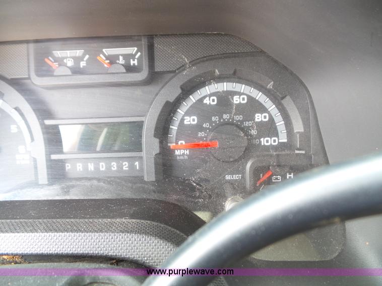 image for item J4037 2010 Ford E450 Super Duty shuttle bus