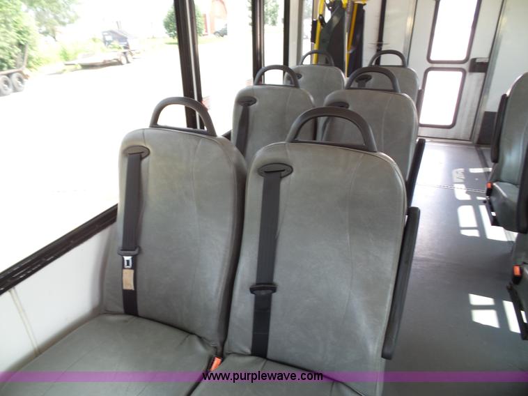 image for item J4037 2010 Ford E450 Super Duty shuttle bus