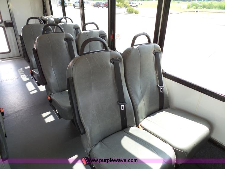 image for item J4037 2010 Ford E450 Super Duty shuttle bus