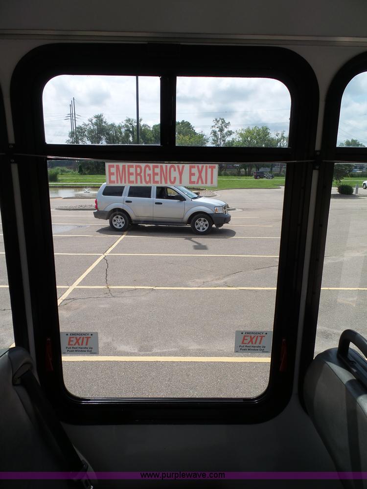 image for item J4037 2010 Ford E450 Super Duty shuttle bus