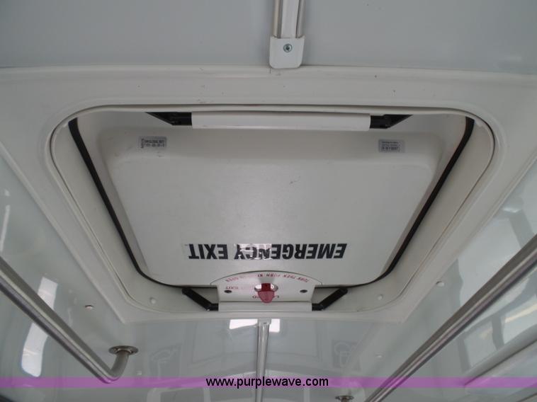 image for item J4037 2010 Ford E450 Super Duty shuttle bus