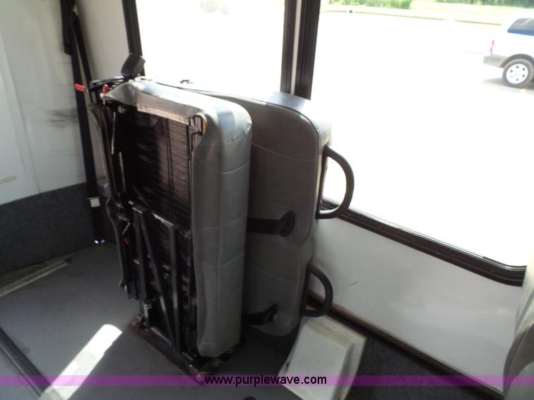 image for item J4037 2010 Ford E450 Super Duty shuttle bus