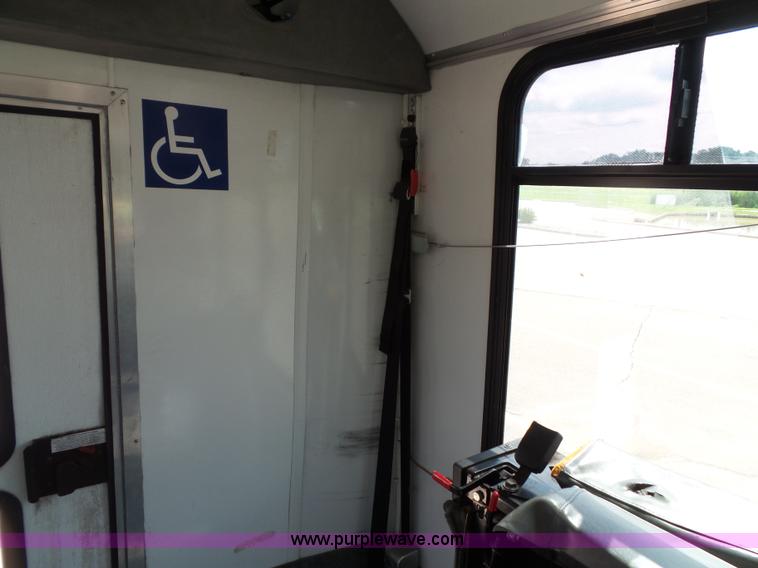 image for item J4037 2010 Ford E450 Super Duty shuttle bus