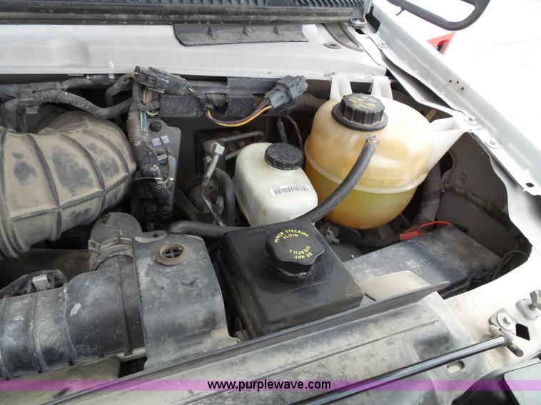 image for item J4037 2010 Ford E450 Super Duty shuttle bus