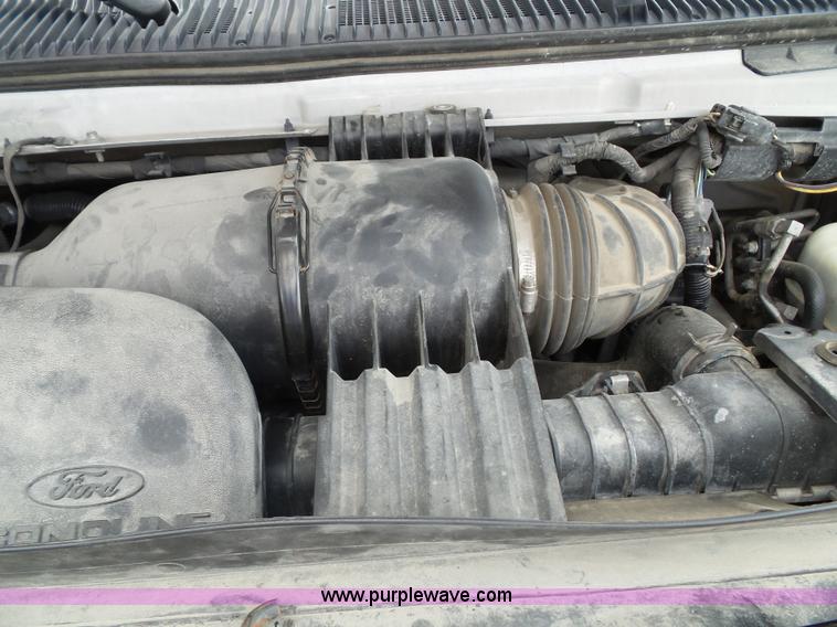 image for item J4037 2010 Ford E450 Super Duty shuttle bus