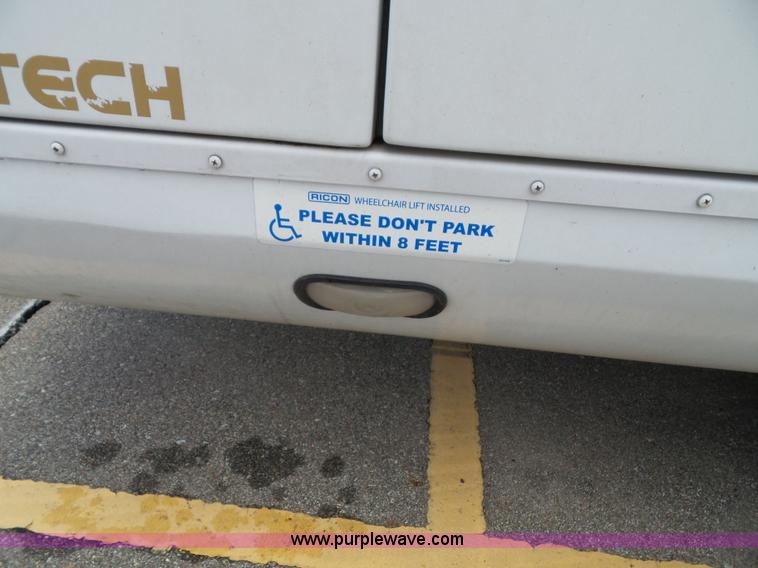 image for item J4037 2010 Ford E450 Super Duty shuttle bus