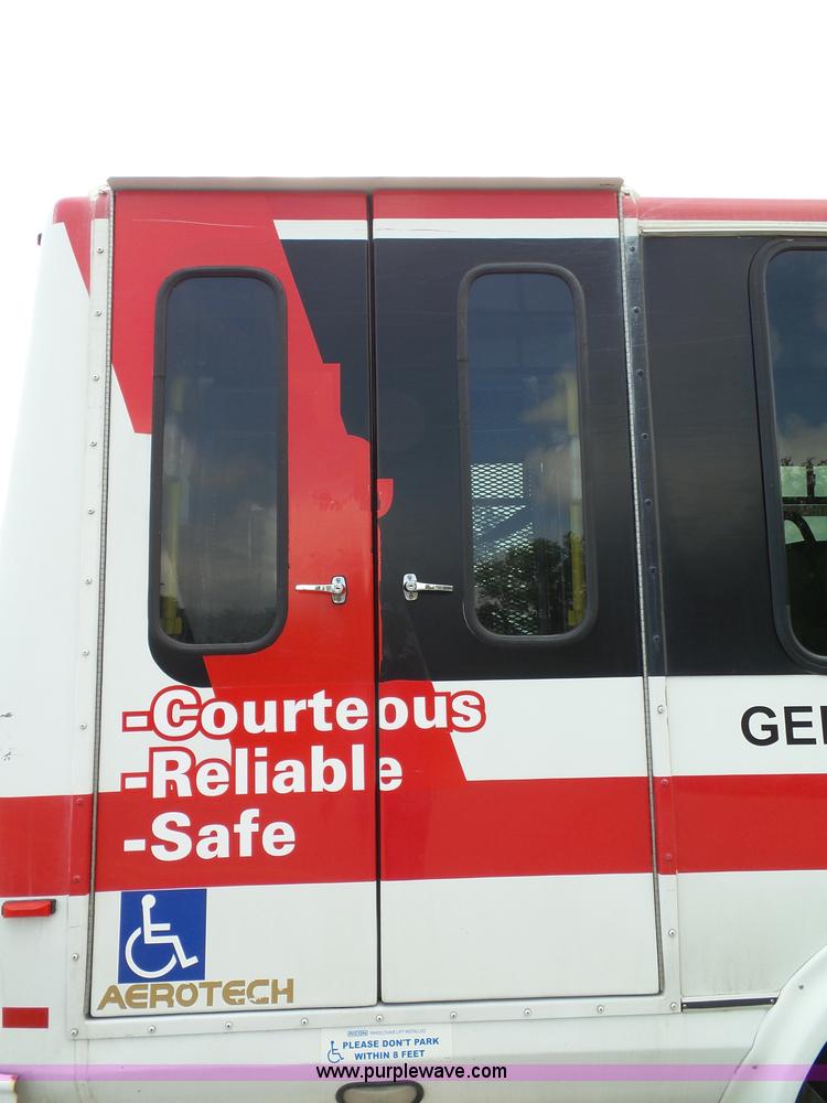 image for item J4037 2010 Ford E450 Super Duty shuttle bus