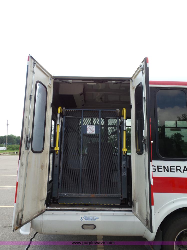 image for item J4037 2010 Ford E450 Super Duty shuttle bus