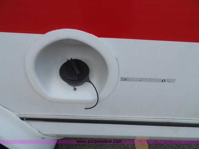 image for item J4037 2010 Ford E450 Super Duty shuttle bus