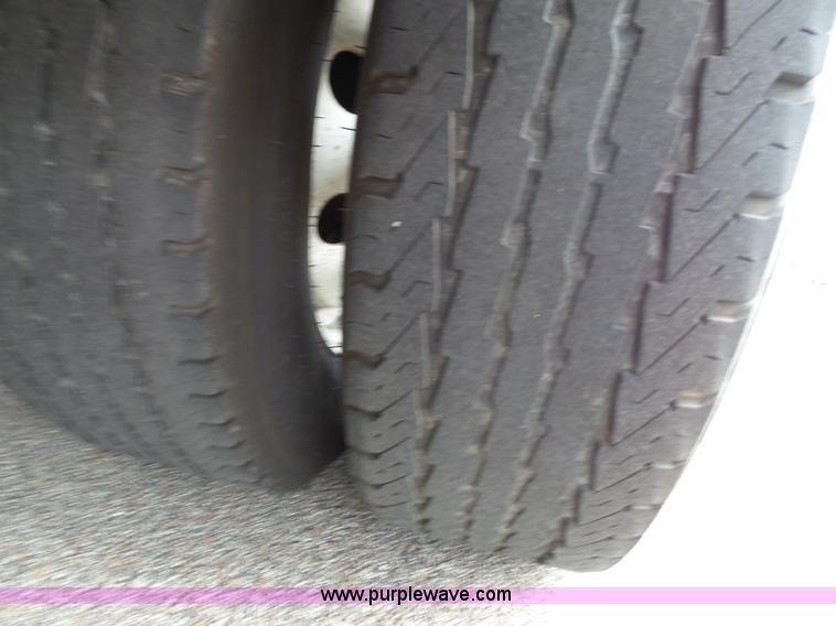 image for item J4037 2010 Ford E450 Super Duty shuttle bus