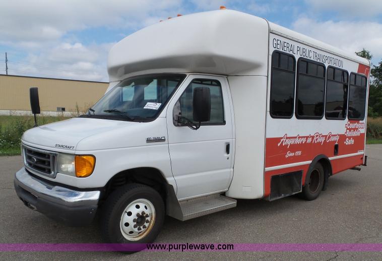 image for item J4038 2007 Ford E350 Super Duty shuttle bus