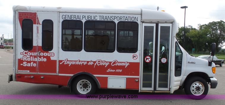 image for item J4038 2007 Ford E350 Super Duty shuttle bus