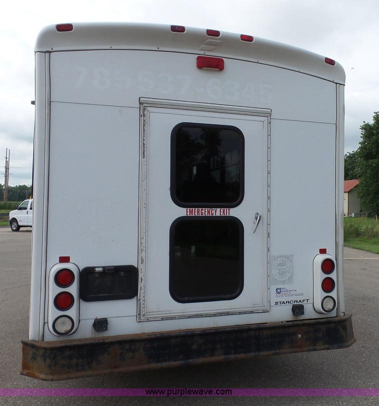 image for item J4038 2007 Ford E350 Super Duty shuttle bus