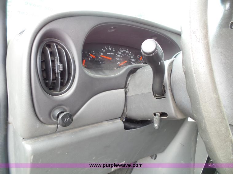 image for item J4038 2007 Ford E350 Super Duty shuttle bus